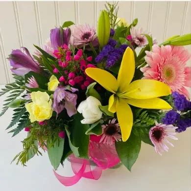 Flower delivery wauwatosa wi  Allyson's Flowers offers the freshest flowers with same day delivery to Wauwatosa, WI